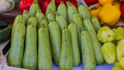 晚上用瓜白天吃瓜什么梗