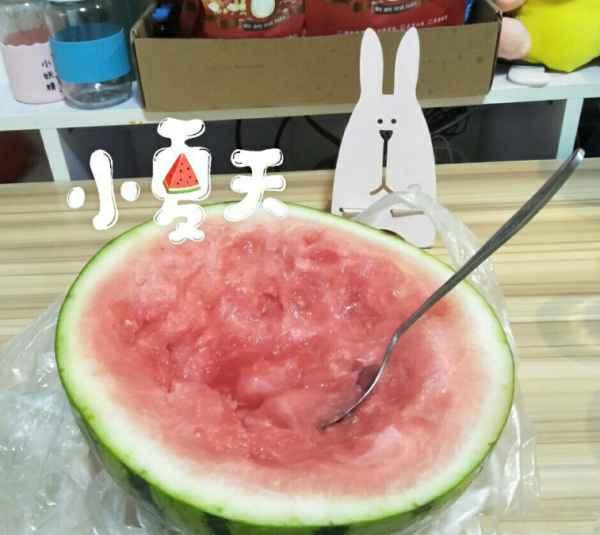 吃夜宵吃瓜的说说搞笑,一场舌尖上的欢乐盛宴