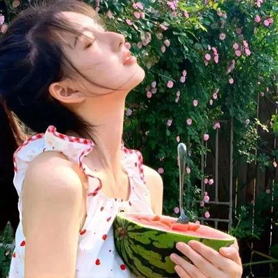 头像女吃瓜女孩,女吃瓜女孩的欢乐时光