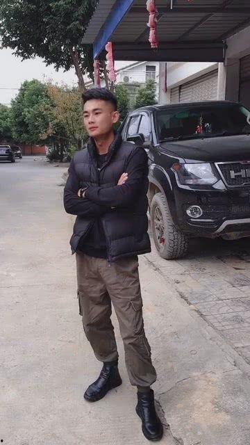 黄色衣服男的吃瓜,揭秘娱乐圈最新八卦风云